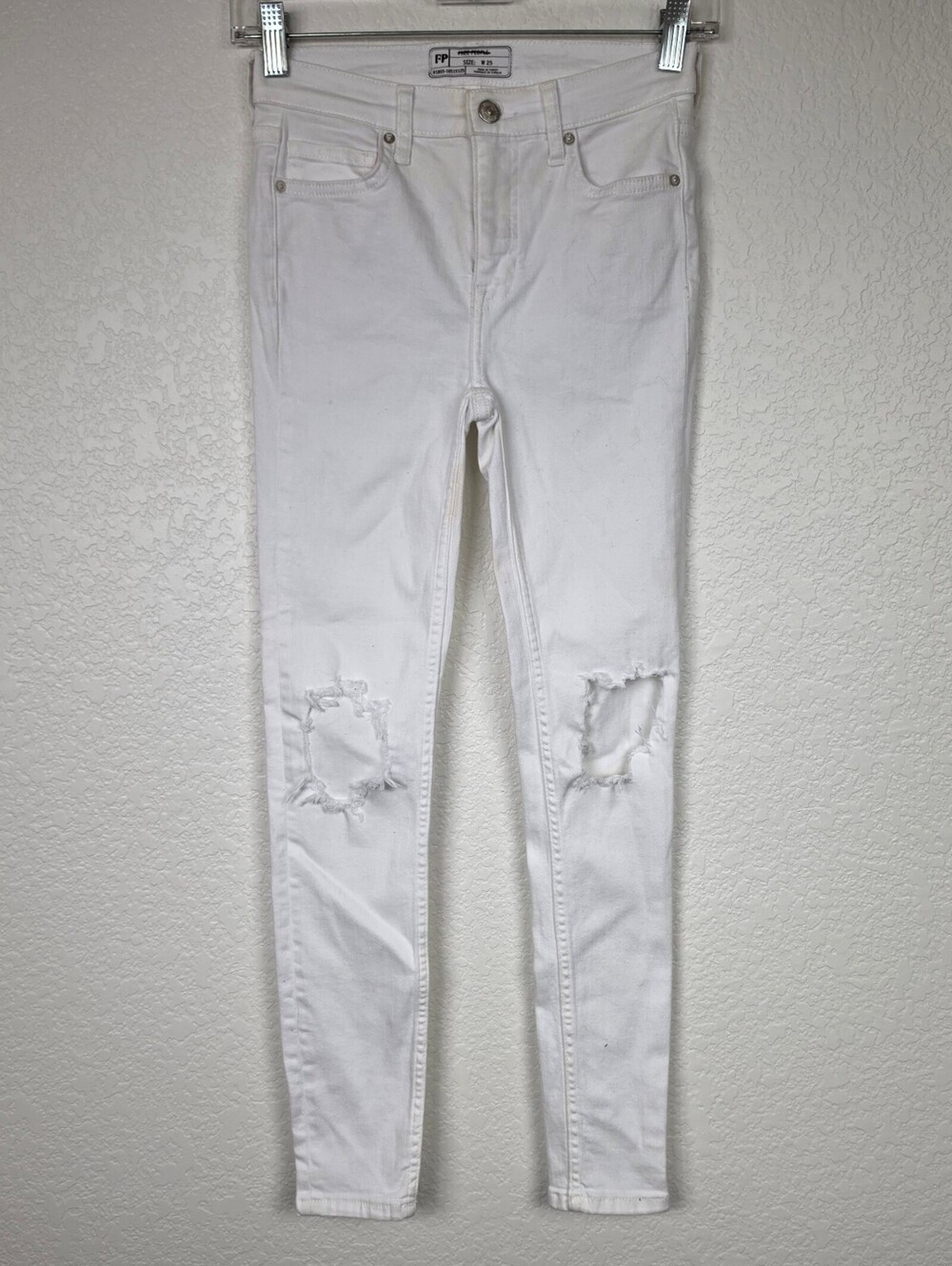Free People $78 Distressed White Skinny Size 25 Jeans